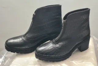 Botines de piel negra con cremallera T 40