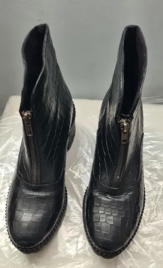 Botines de piel negra con cremallera T 40