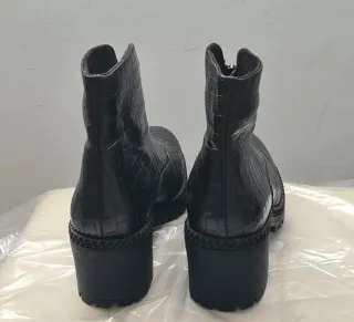 Botines de piel negra con cremallera T 40