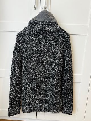 Suéter Cuello Alto Negro y Blanco