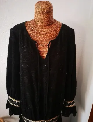 Vestido largo negro con lentejuelas