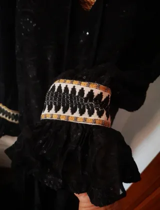 Vestido largo negro con lentejuelas