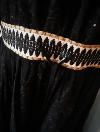 Vestido largo negro con lentejuelas