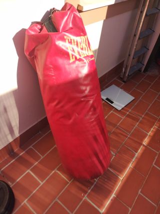 Saco de boxeo Everlast rojo