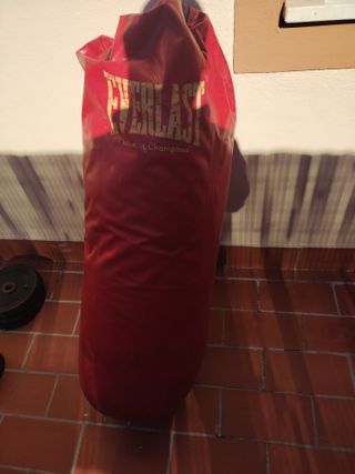 Saco de boxeo Everlast rojo