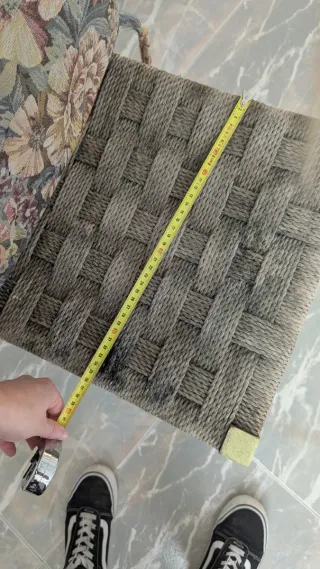 Silla de madera con asiento floral