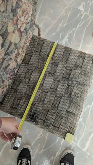 Silla de madera con asiento floral