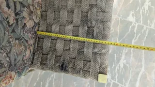 Silla de madera con asiento floral