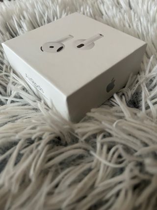 Airpods 4 con cancellazione rumore