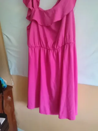 Vestido rosa con volantes