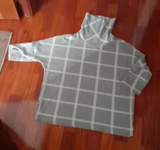 Jersey Cuello Alto Cuadros Gris y Blanco