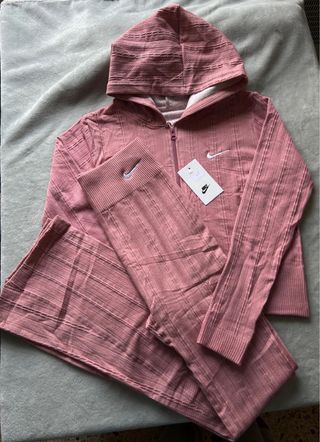 Conjunto deportivo mujer rosa
