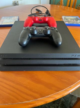 PS4 Pro 1TB Nero + 3 Giochi