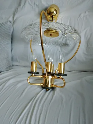 Lámpara de techo dorada con cristal