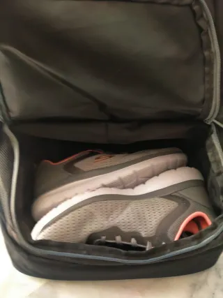 Mochila Negra Ergonómica  diversos usos