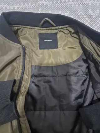 Chaqueta bomber verde y negra