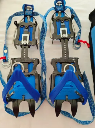 Piolet Petzl e ramponi Simond