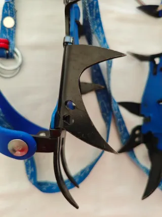 Piolet Petzl e ramponi Simond