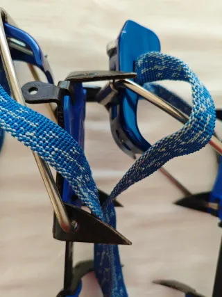 Piolet Petzl e ramponi Simond