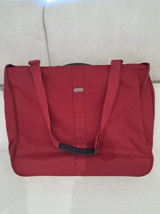 Maleta portatrajes Samsonite roja