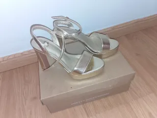 Zapatos de tacón Maripaz dorados talla 36