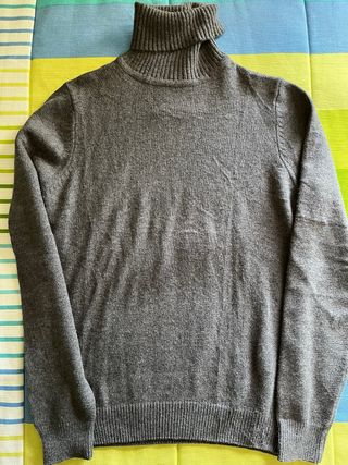 Jersey cuello alto Pull and Bear gris