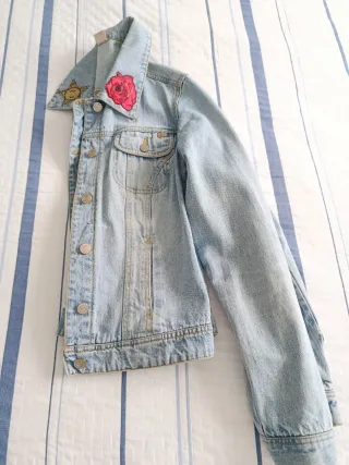 Cazadora vaquera con parches