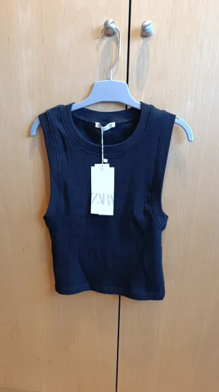 Top sin mangas Zara negro