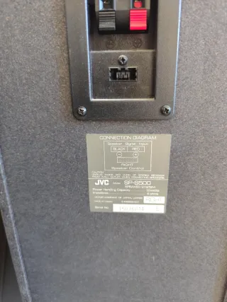 Equipo de música JVC con entrada auxiliar