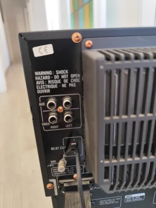 Equipo de música JVC con entrada auxiliar