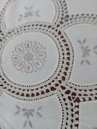 Tovaglia rotonda fatta a mano con 8 tovaglioli