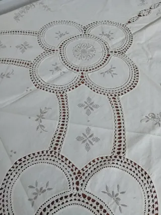 Tovaglia rotonda fatta a mano con 8 tovaglioli