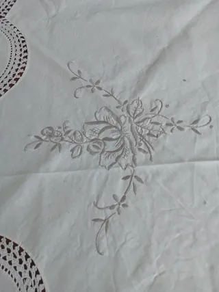 Tovaglia rotonda fatta a mano con 8 tovaglioli