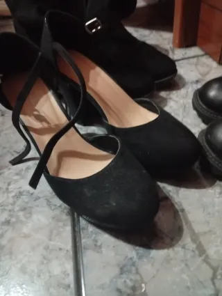 Botas y Zapatos Negros