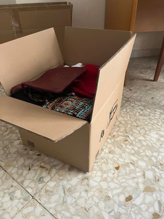 Caja de ropa variada