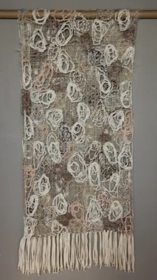 Chal artesanal beige y blanco