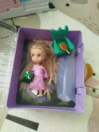 Casa de muñecas Amiccici + muñeco + Rapunzel