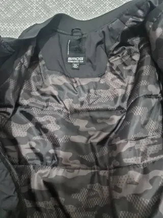 Chaqueta bomber negra con forro multicolor