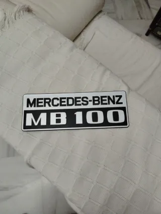 Anagrama Mercedes Benz MB 100