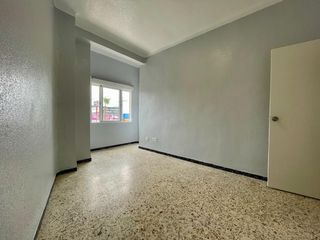 SE VENDE PISO 4 HABITACIONES