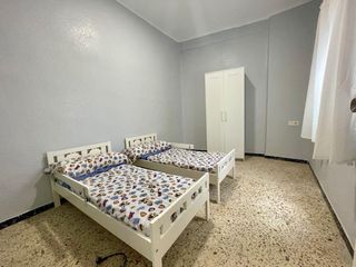 SE VENDE PISO 4 HABITACIONES