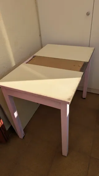 Mesa de madera extensible rosa