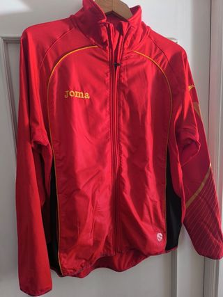 Chaqueta Oficial RFEA Joma Roja y Dorada