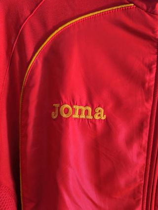 Chaqueta Oficial RFEA Joma Roja y Dorada