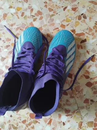 Scarpe da calcio Adidas blu e viola