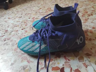 Scarpe da calcio Adidas blu e viola