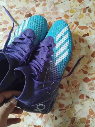 Scarpe da calcio Adidas blu e viola