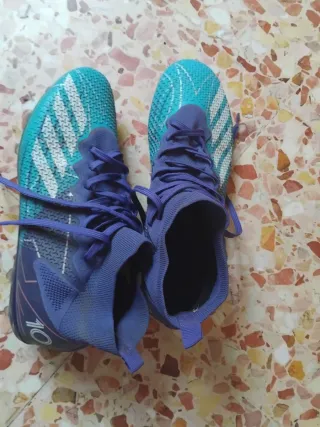 Scarpe da calcio Adidas blu e viola