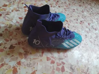 Scarpe da calcio Adidas blu e viola
