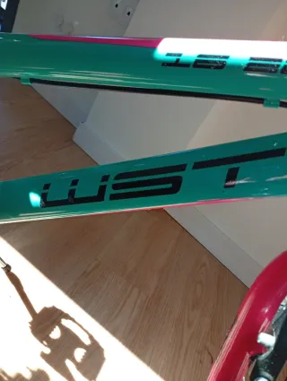 Bicicleta infantil WST 18pulgadas usada dos vece